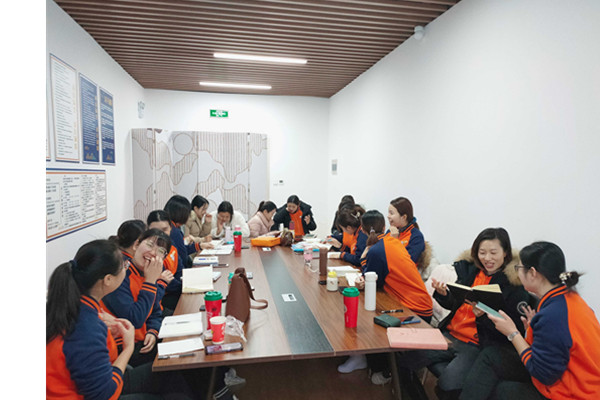 龅牙兔儿童情商乐园加盟